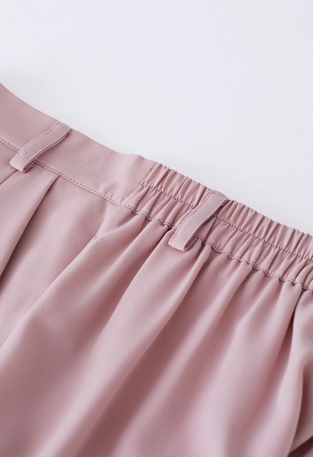 Short plissé avec poches latérales en rose