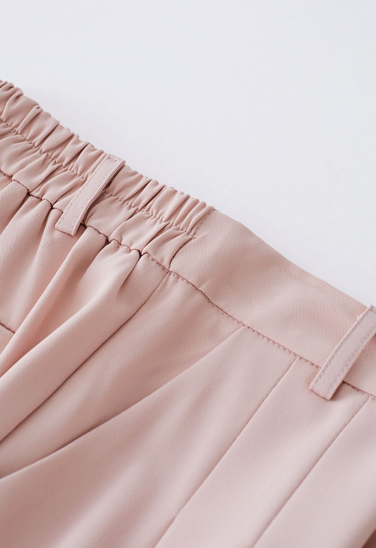 Pantalon droit à détails plissés en rose