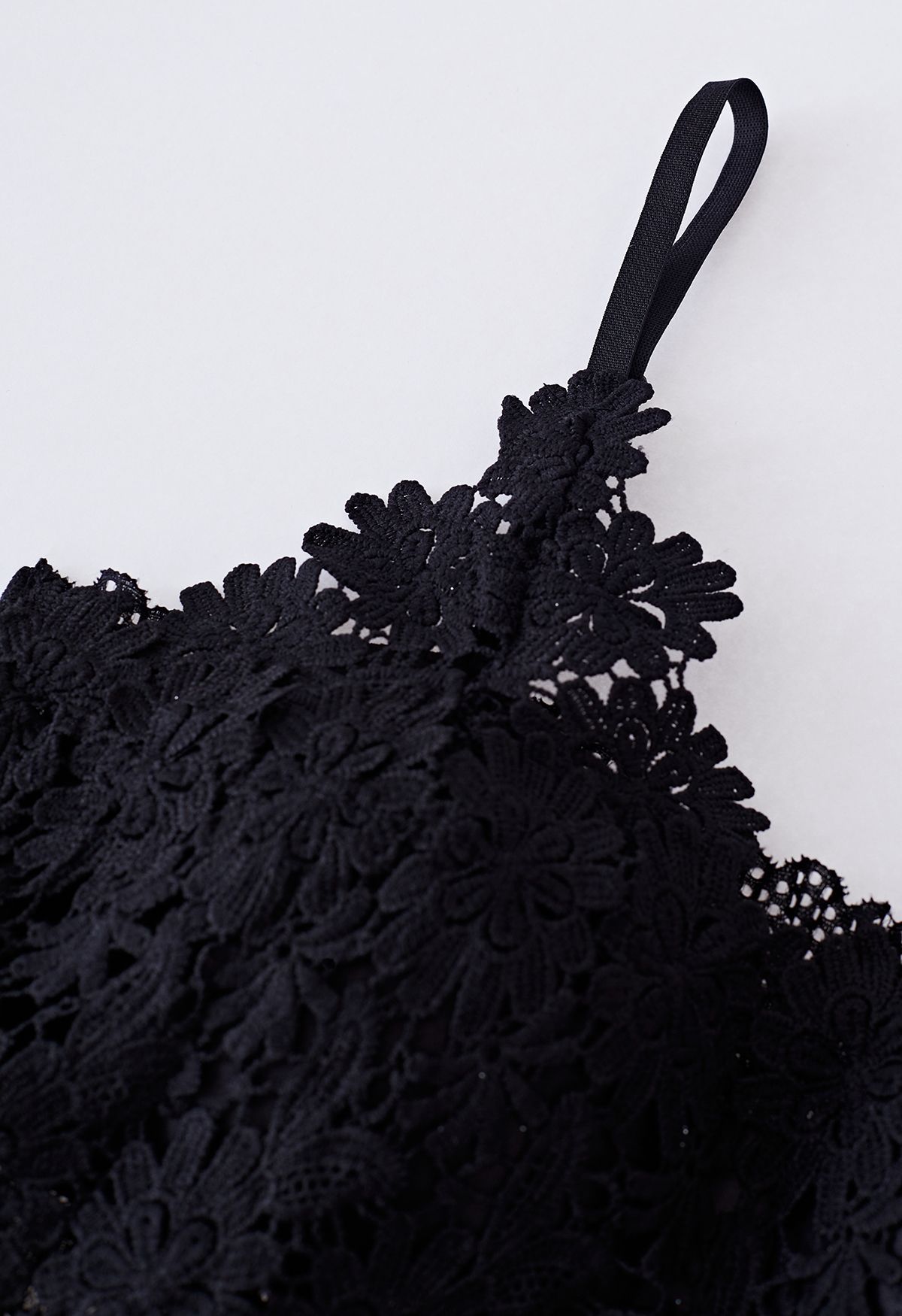 Haut de soutien-gorge en crochet floral exquis en noir