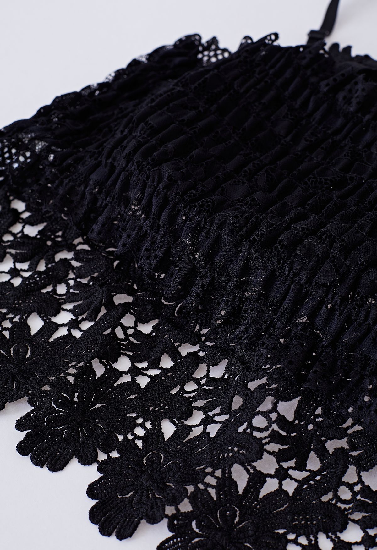 Haut de soutien-gorge en crochet floral exquis en noir