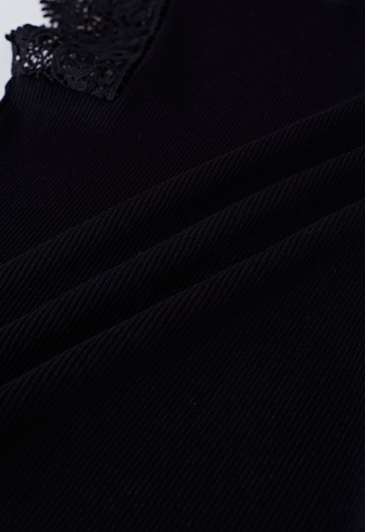 Haut en tricot sans manches en dentelle à col montant en noir
