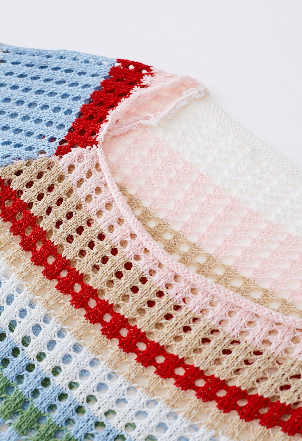 Couverture en tricot évidé à rayures colorées
