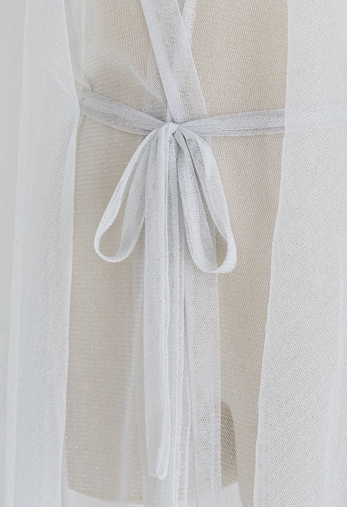 Kimono évasé en tulle chatoyant en blanc