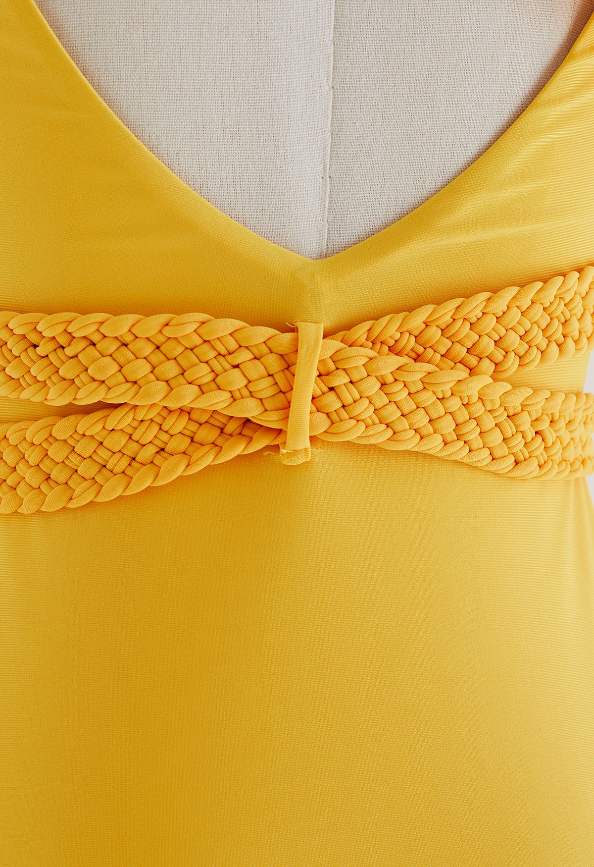 Maillot de bain à bretelles tressées et bordure à volants en jaune