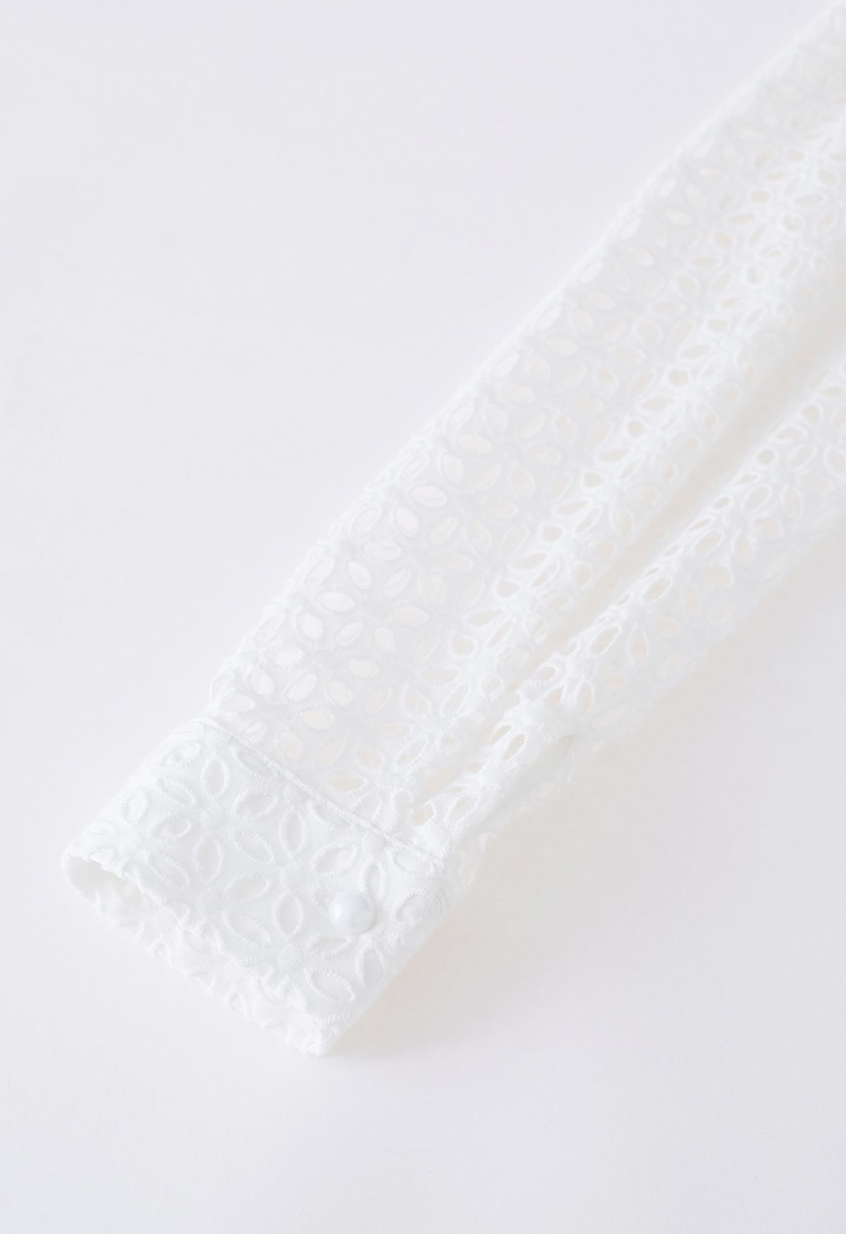 Robe longue à volants et découpes florales blanc pur
