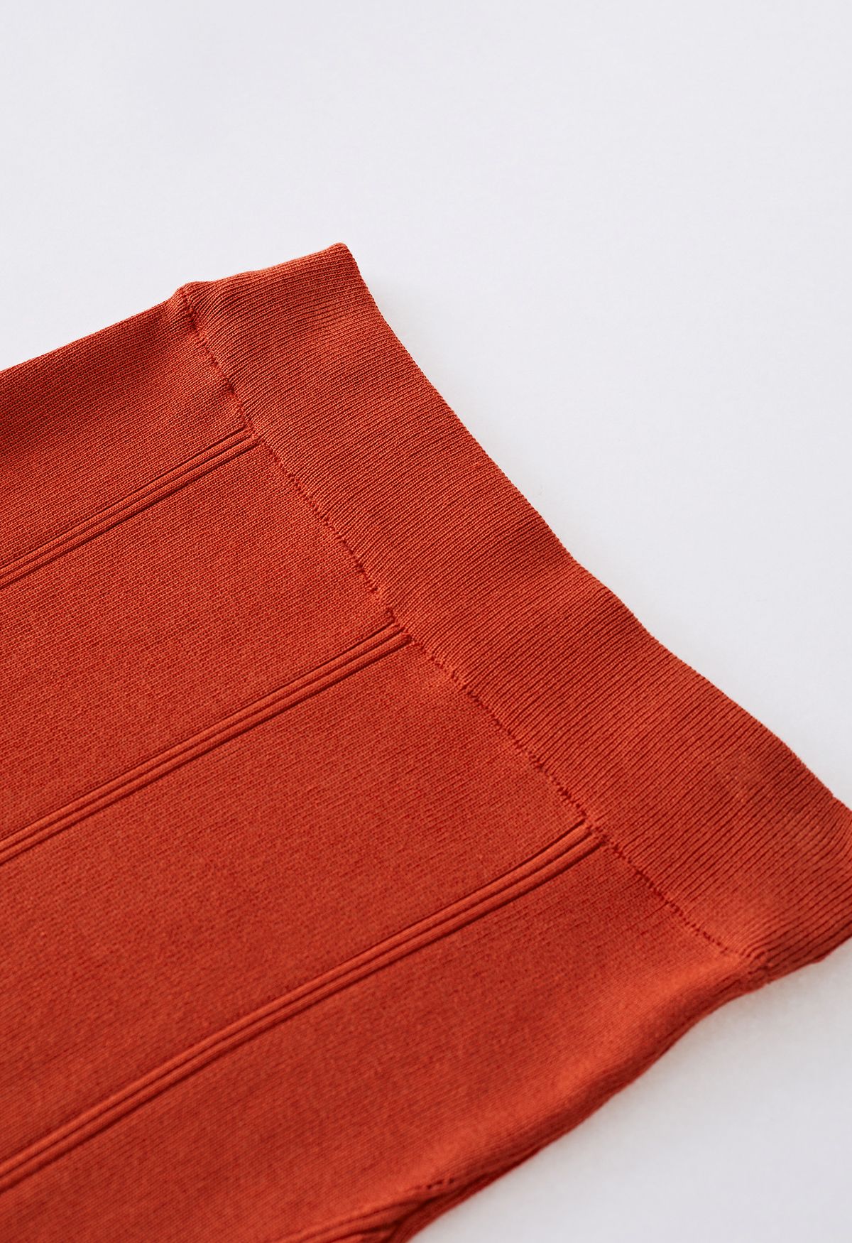 Ensemble haut en tricot à taille nouée et jupe crayon en orange