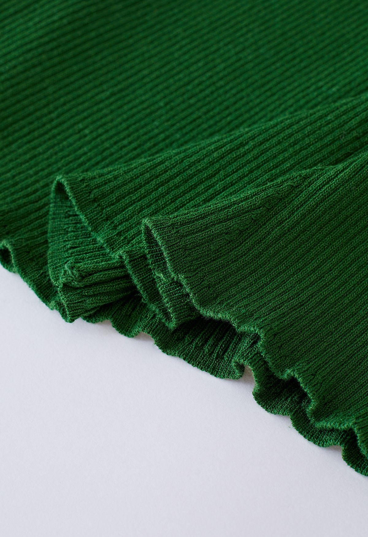 Robe mi-longue moulante tricotée à encolure carrée et ourlet en vert