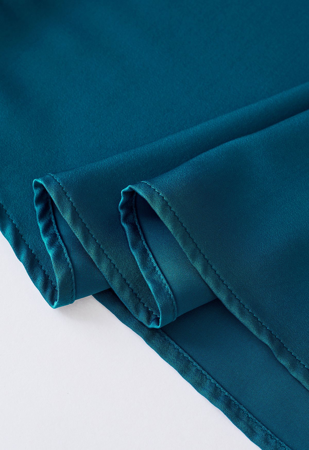 Robe asymétrique sans manches à encolure froncée en bleu sarcelle