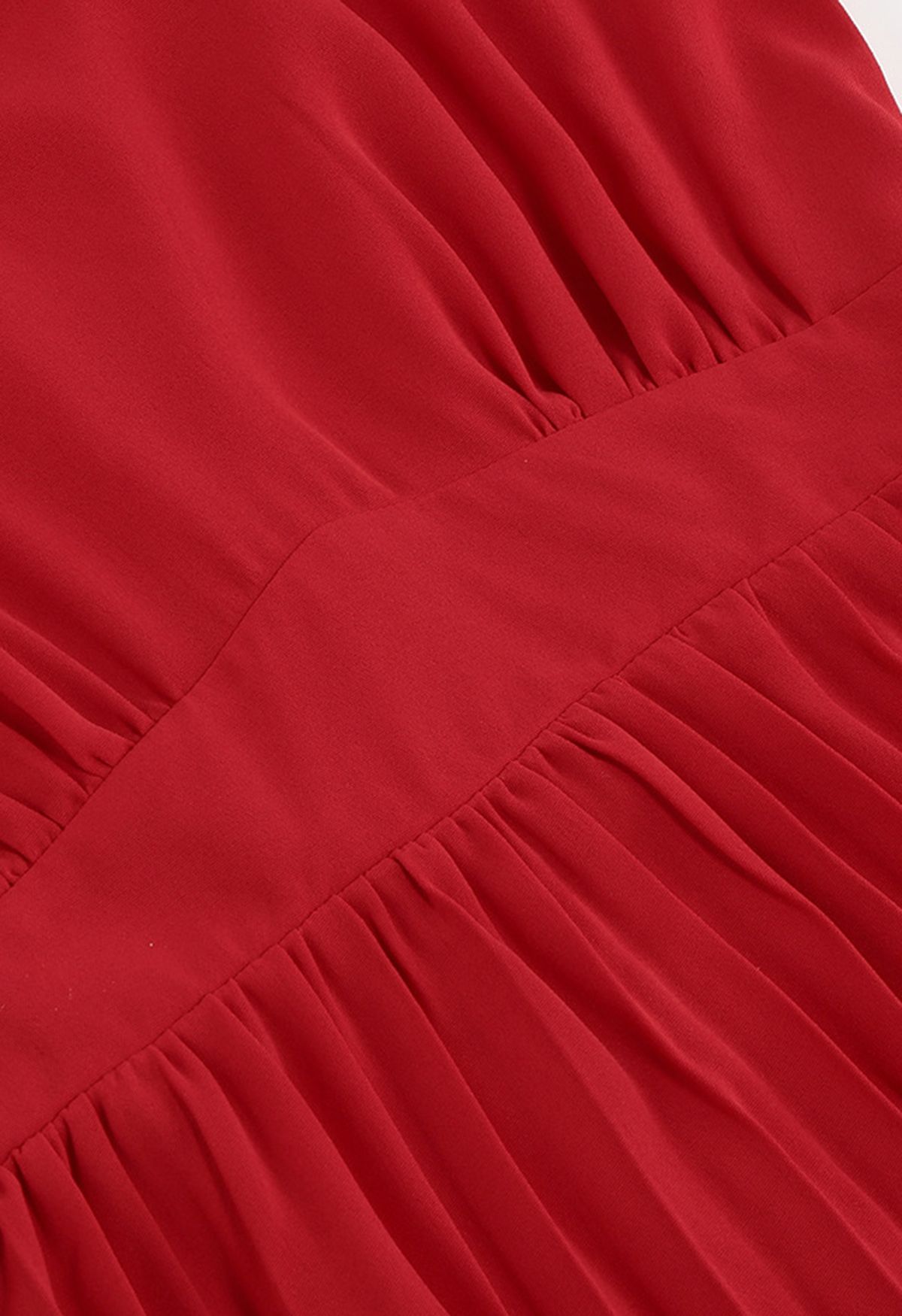 Robe mi-longue plissée sans manches à cordon noué en rouge