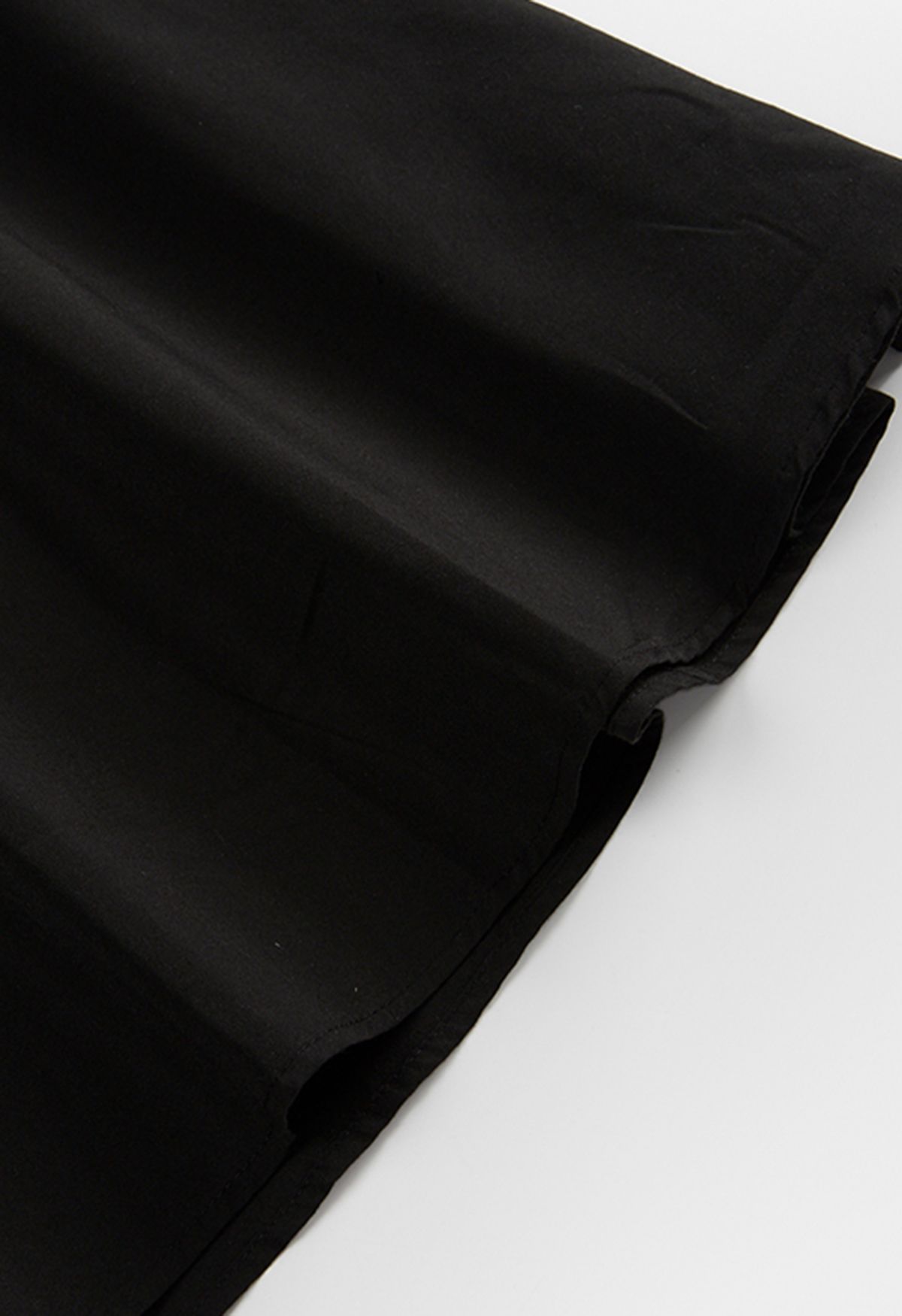 Robe sans manches épissée avec cordon de serrage sur le côté et encolure carrée en noir