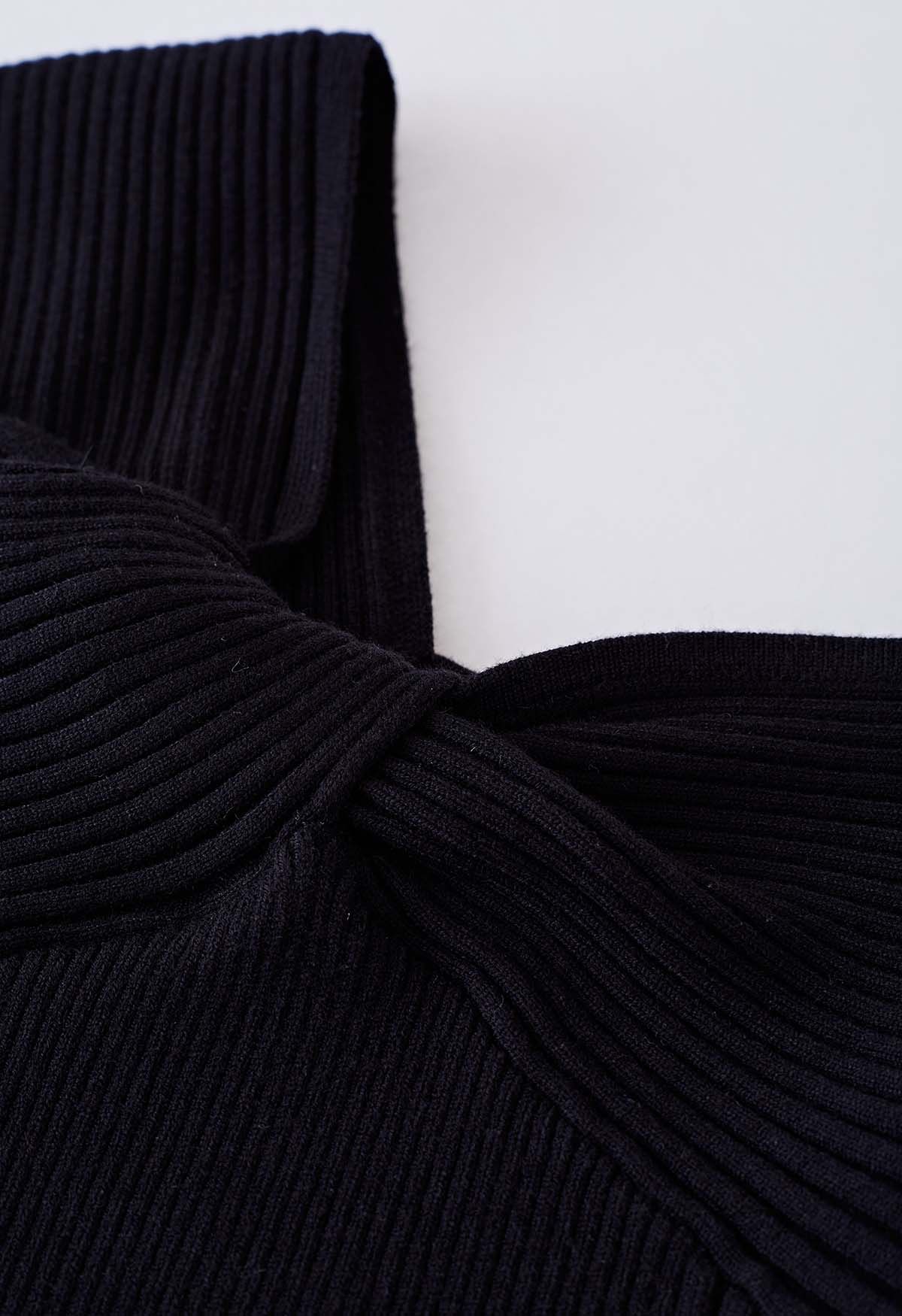 Robe en maille moulante nouée à une épaule en noir