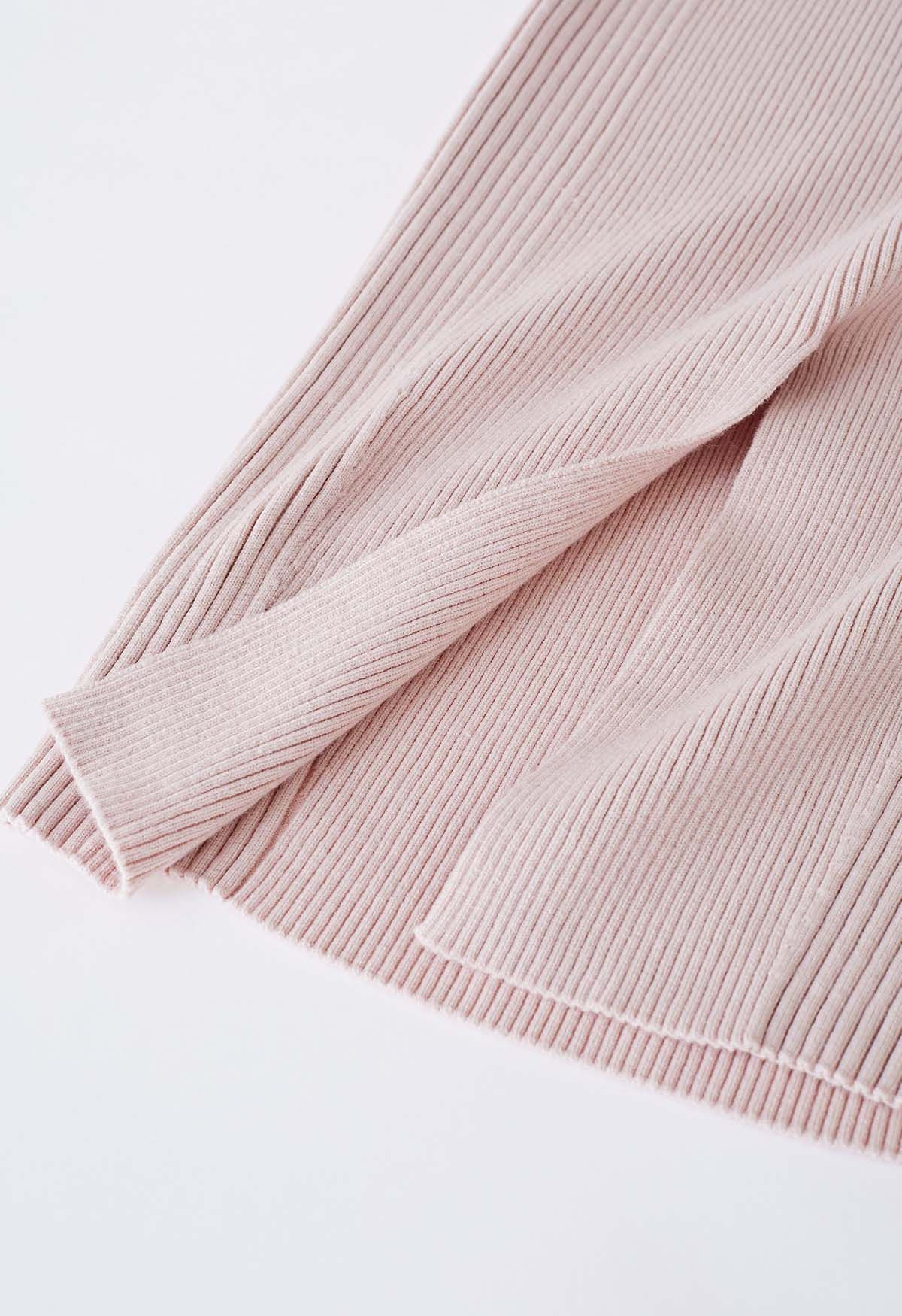 Robe en maille moulante nouée à une épaule en rose
