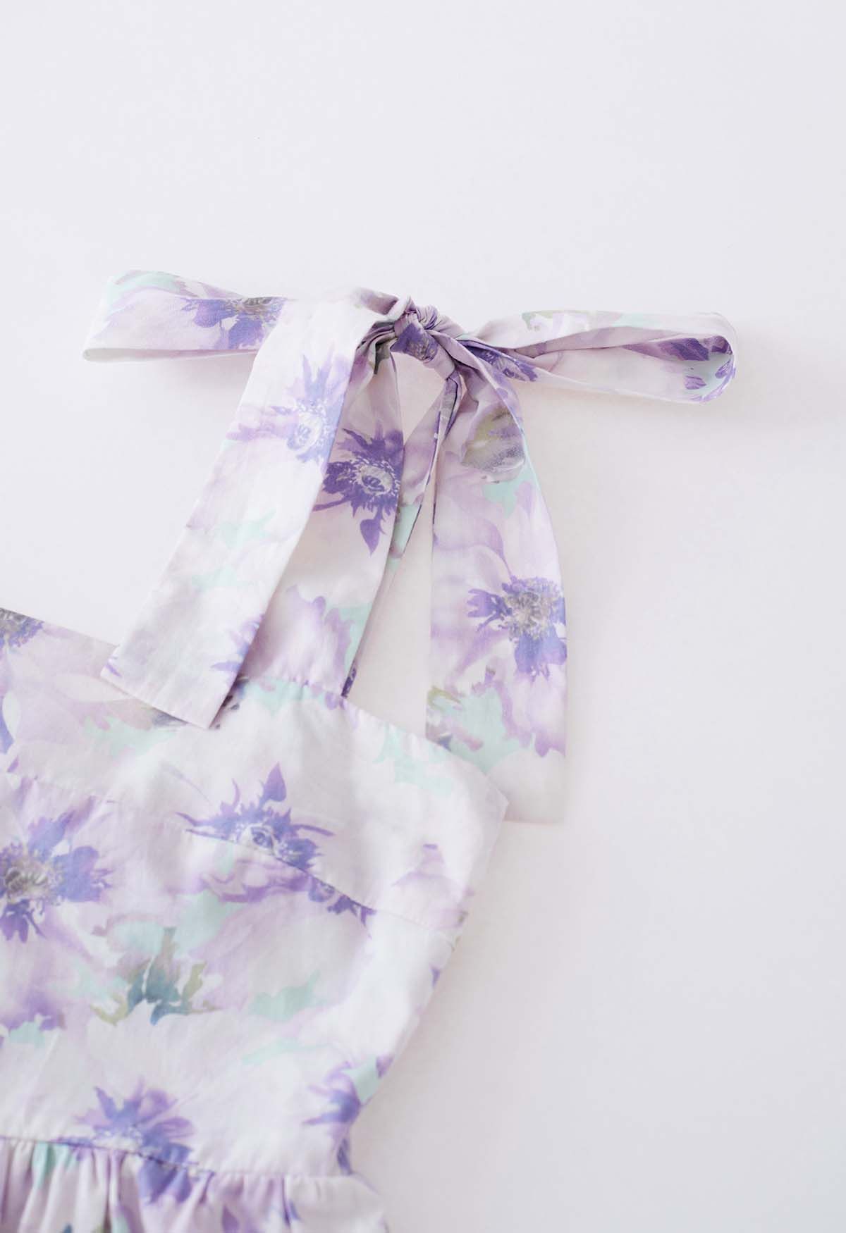 Robe longue lilas à bretelles nouées