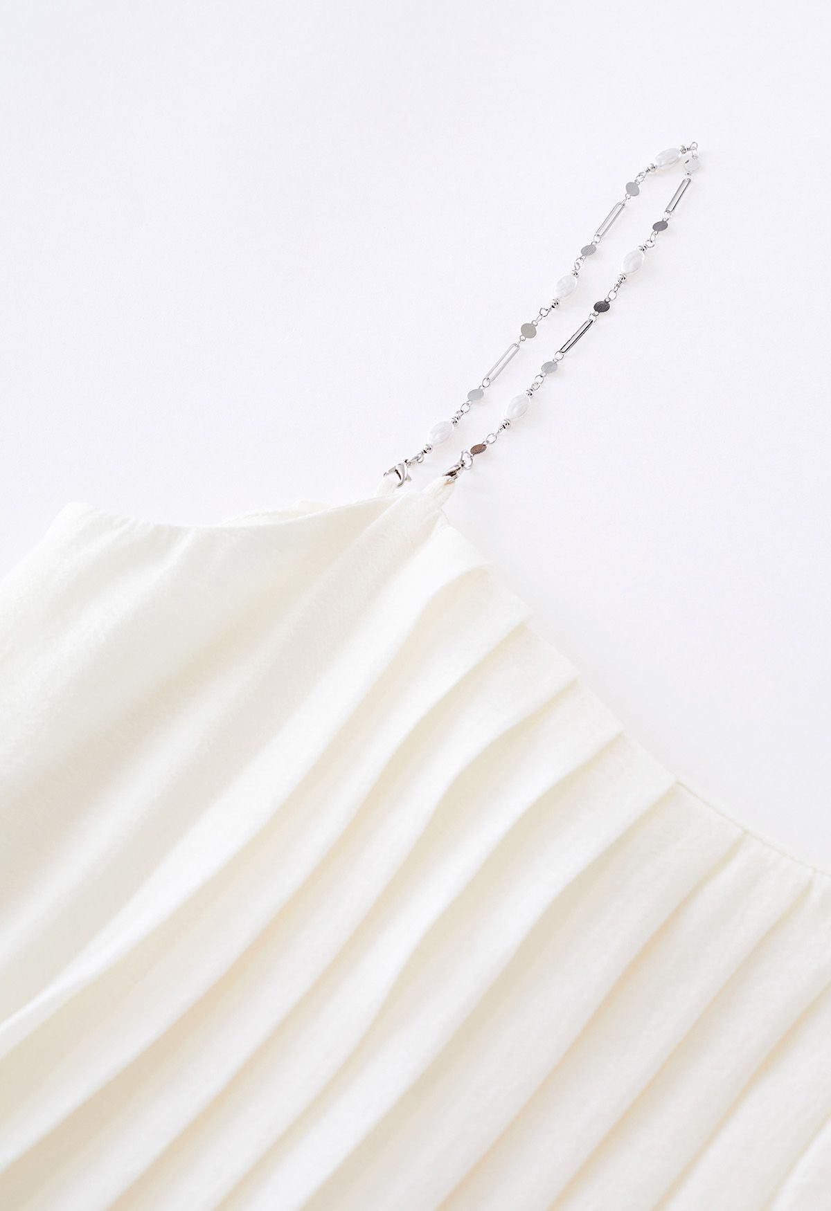Breezy Robe longue caraco à chaîne plissée en ivoire