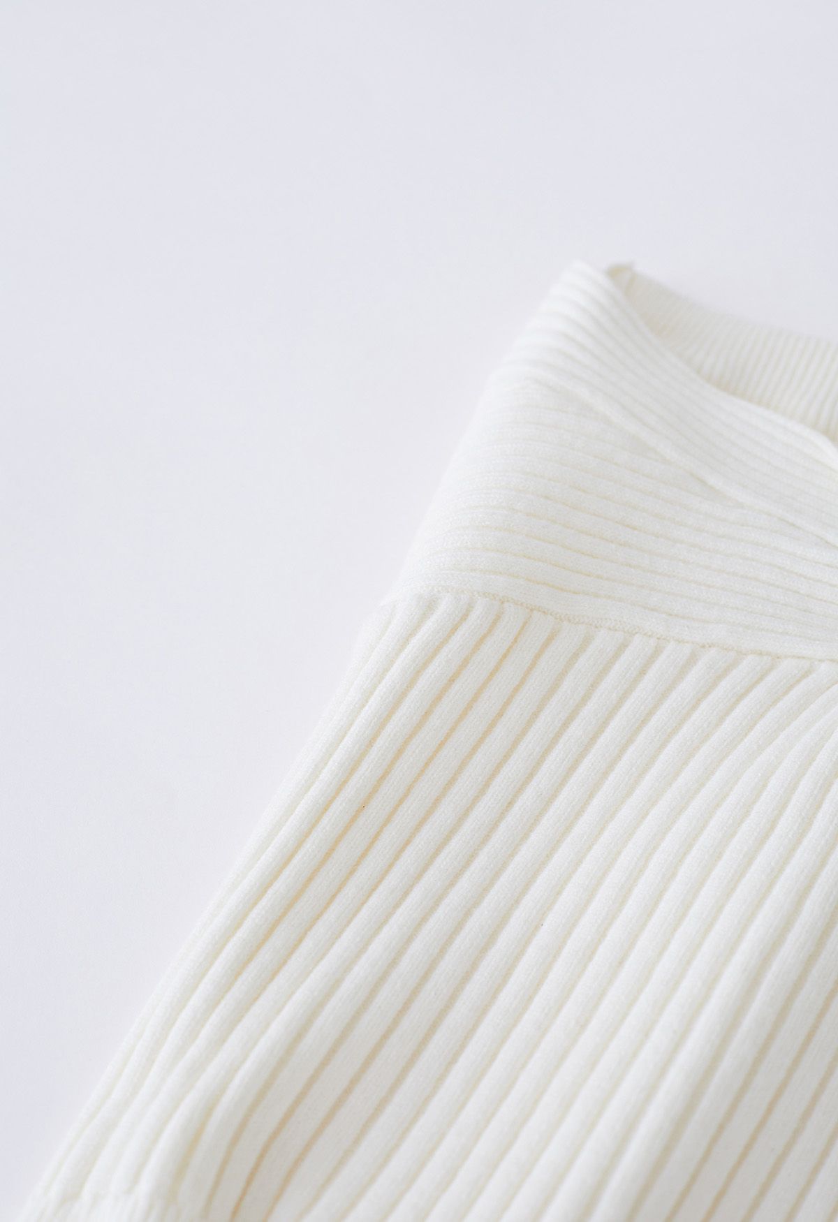 Crop top tube en tricot côtelé torsadé sur le devant en blanc
