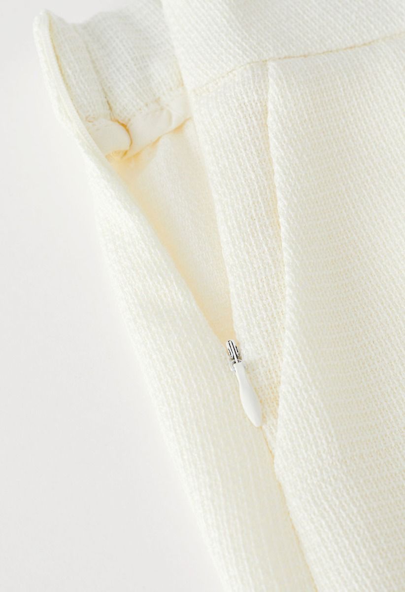 Ensemble haut et short en tweed sans manches à bords frangés en blanc