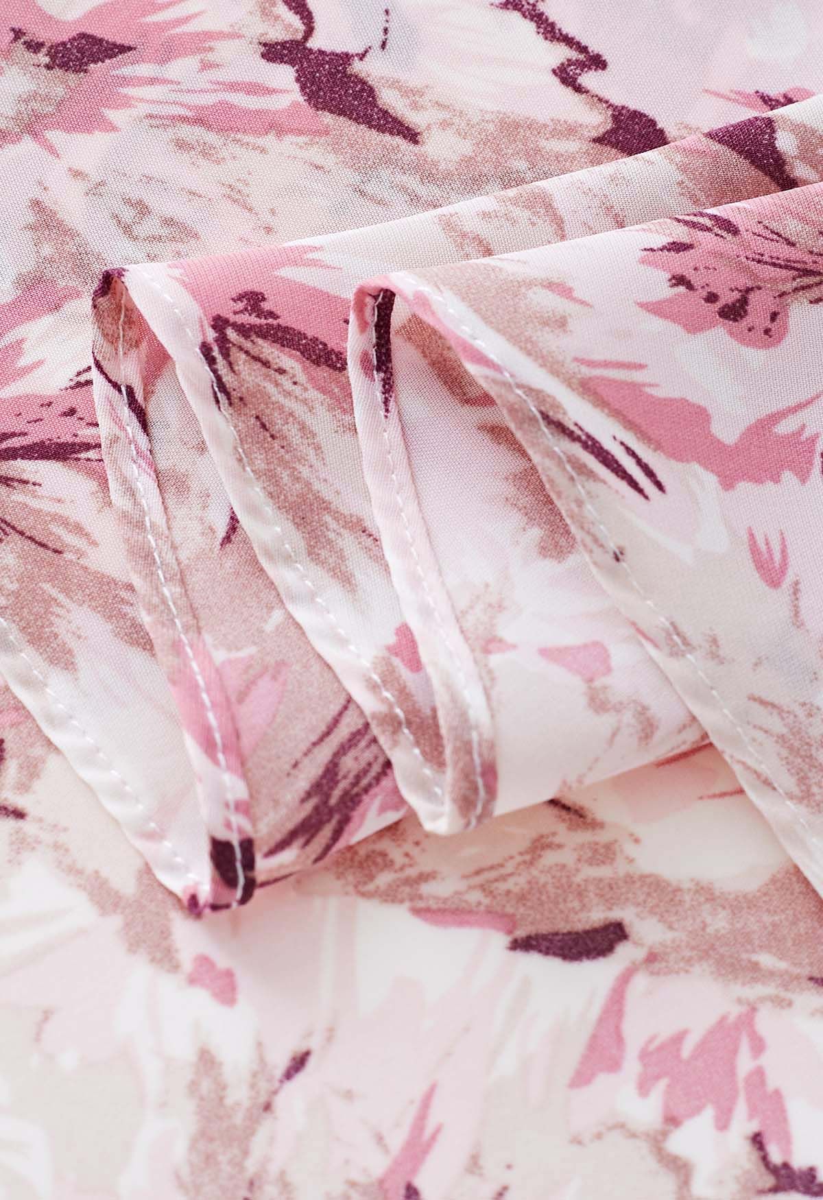Robe mi-longue croisée à imprimé floral et dos ouvert en rose