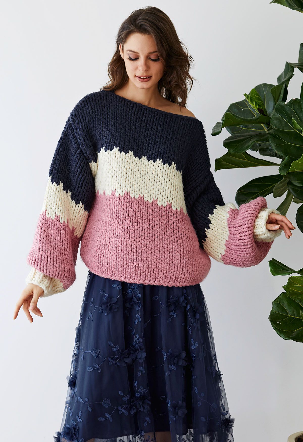 Pull épais en tricot à la main avec blocs de couleurs et manches ballon en rose