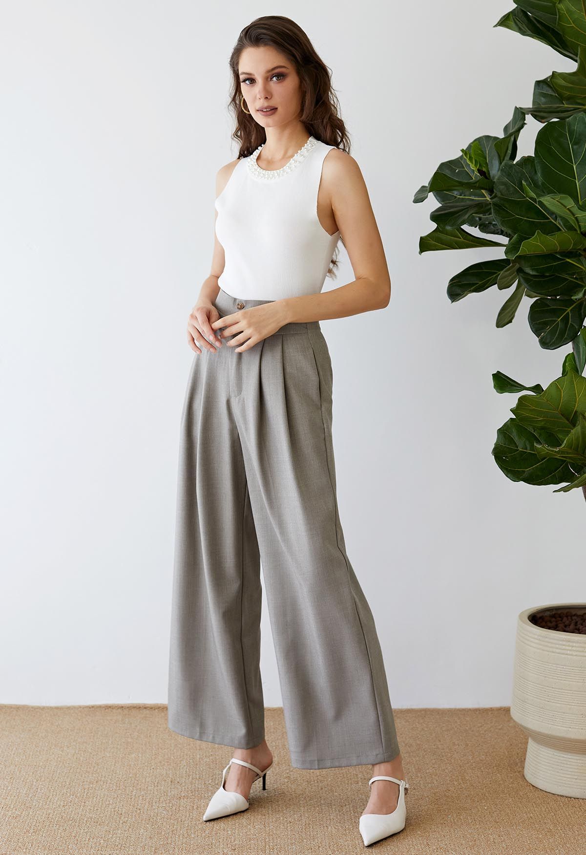 Pantalon large à plis subtils gris