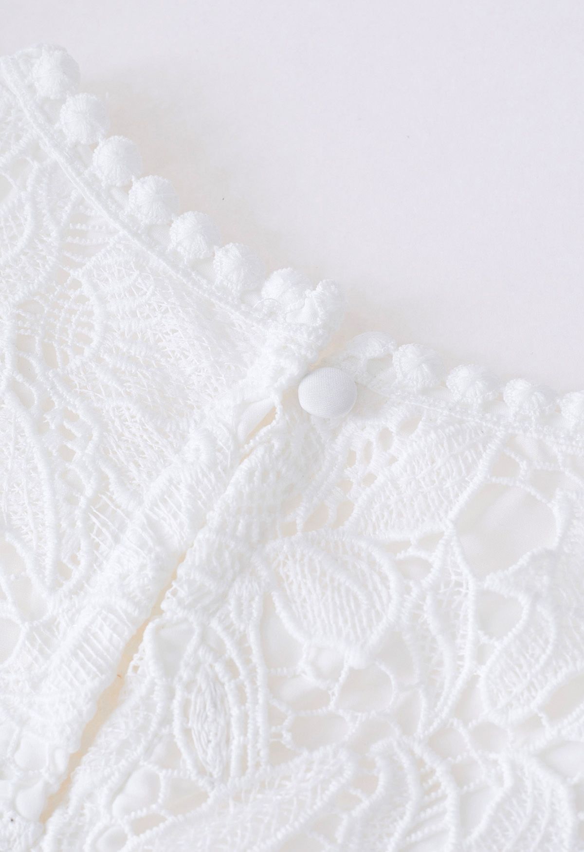 Haut court en dentelle au crochet Lily en blanc