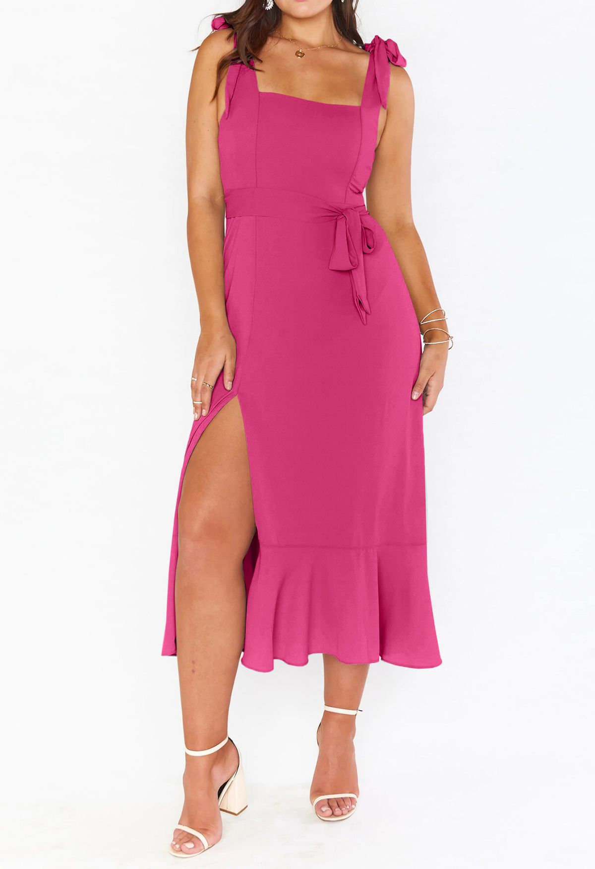 Robe caraco à volants avec ourlet noué aux épaules en rose vif