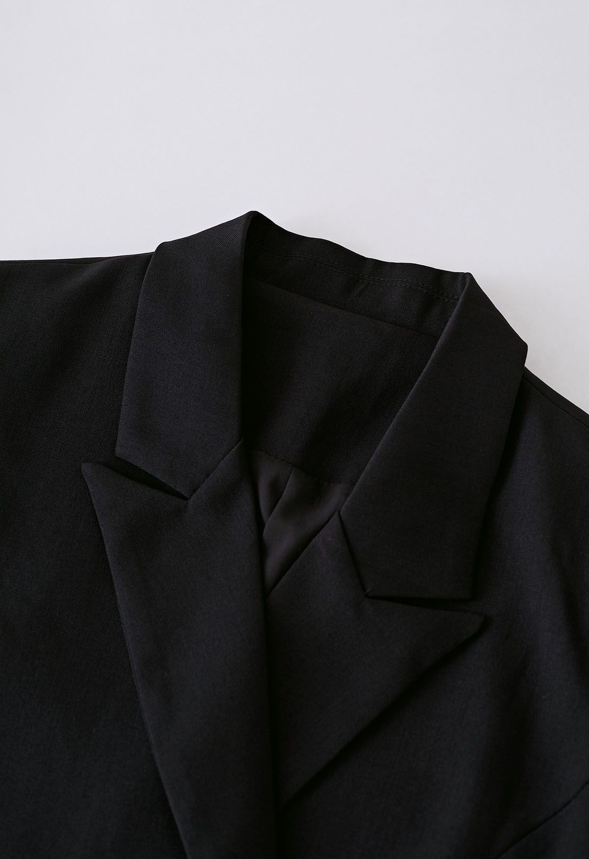 Robe blazer portefeuille boutonnée à revers en pointe en noir