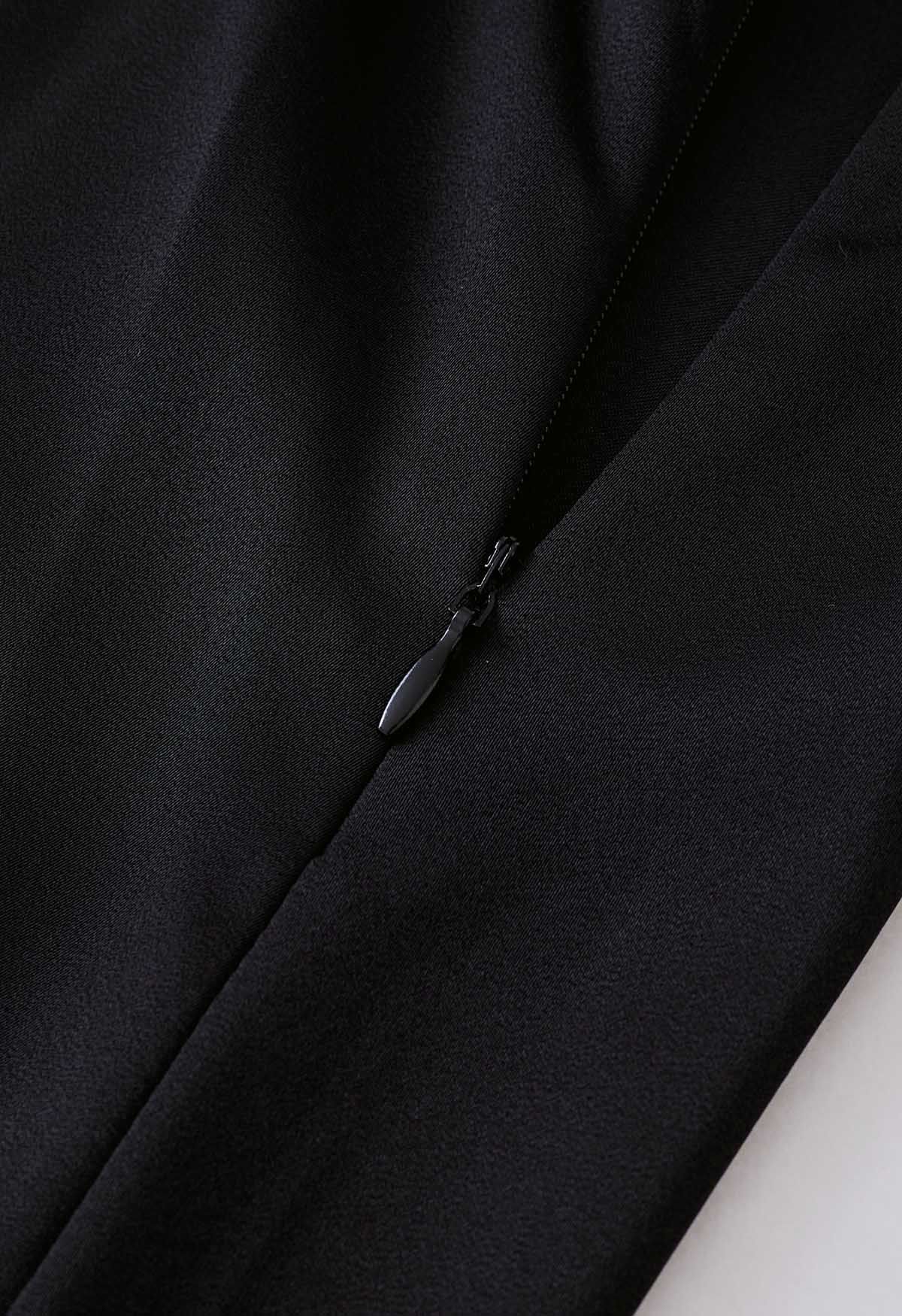 Robe caraco en satin torsadé sur le côté avec col en cœur en noir