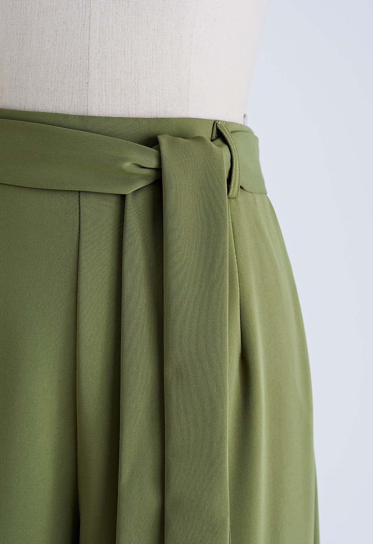 Pantalon droit à ceinture et fermeture à glissière latérale en citron vert