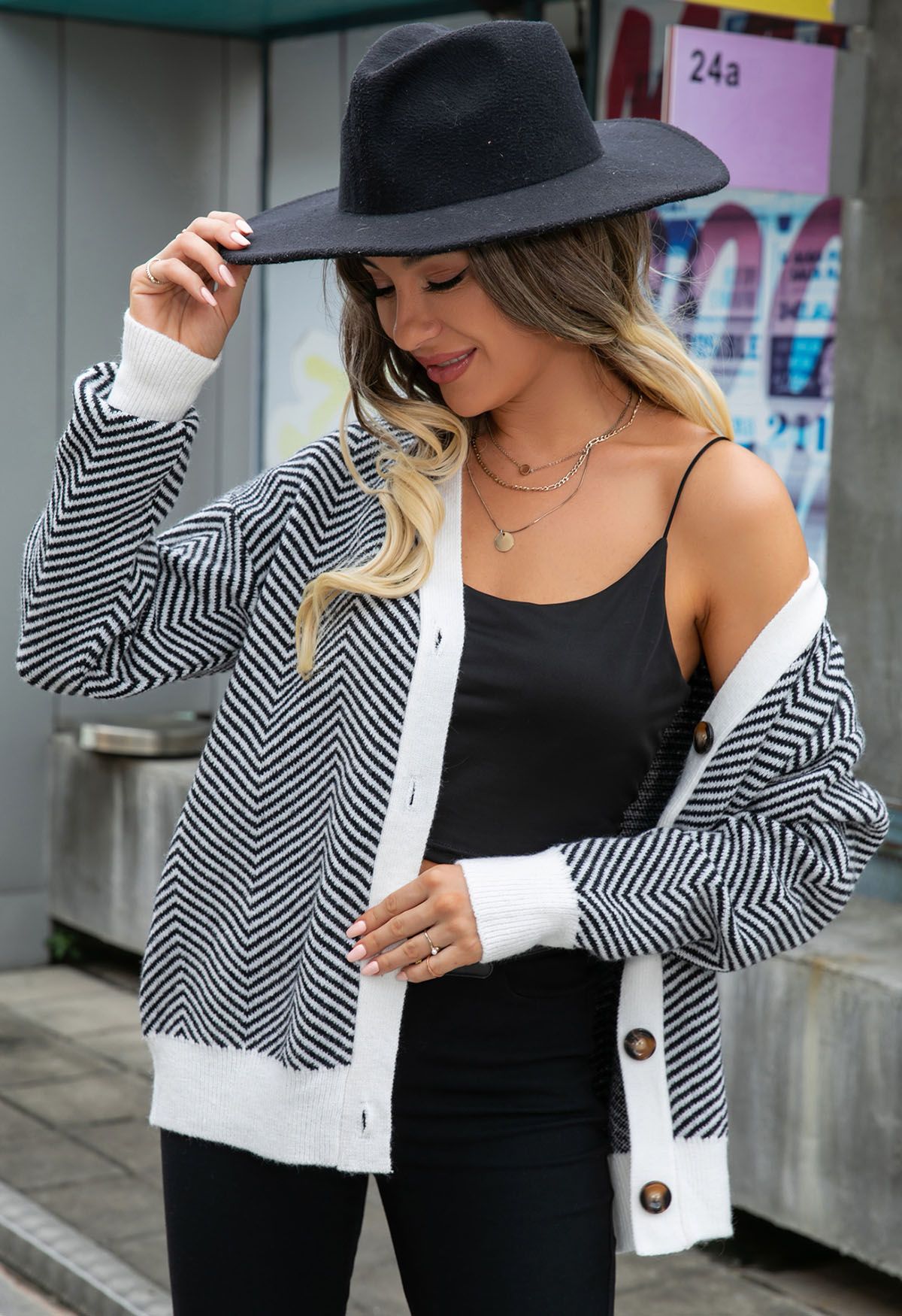 Cardigan boutonné en tricot à rayures zigzag en noir