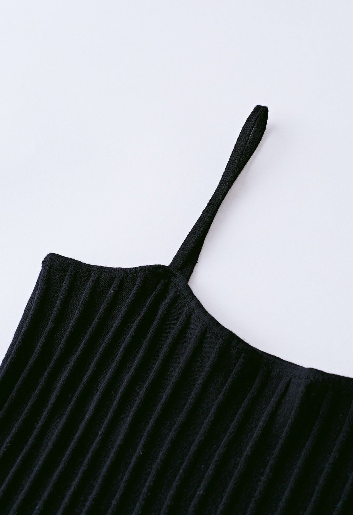 Robe camisole en tricot plissé uni en noir