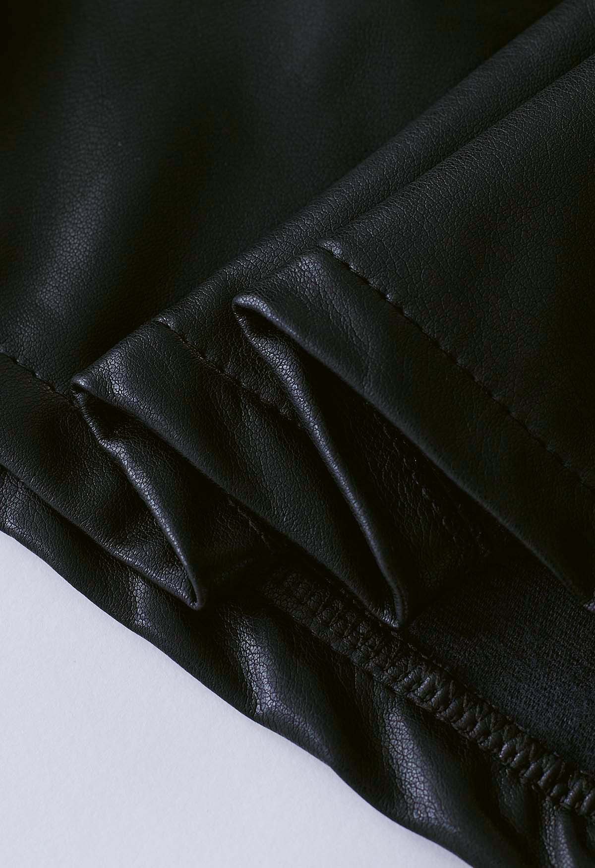 Mini-jupe en similicuir à taille élastique en noir
