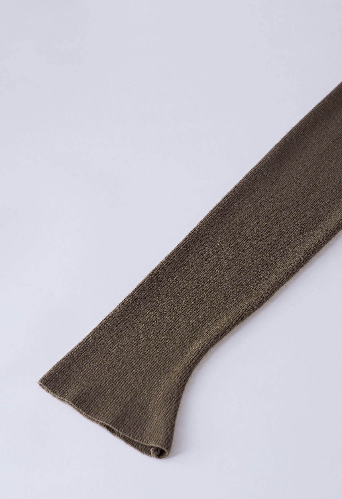 Haut en tricot ajusté à encolure crantée en taupe