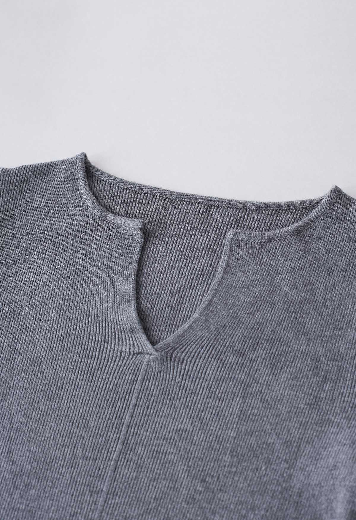 Top en tricot ajusté à encolure crantée en gris