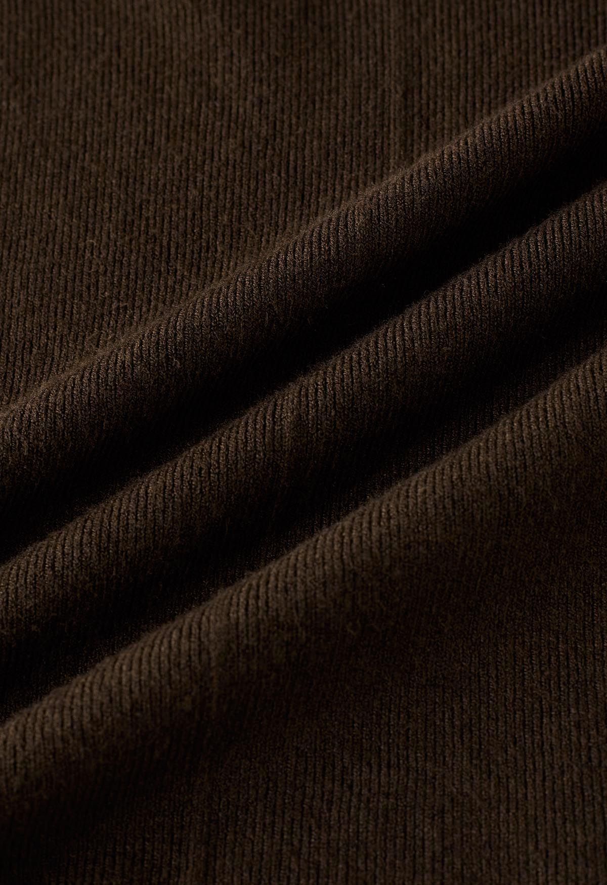 Haut en tricot ajusté à encolure crantée en marron