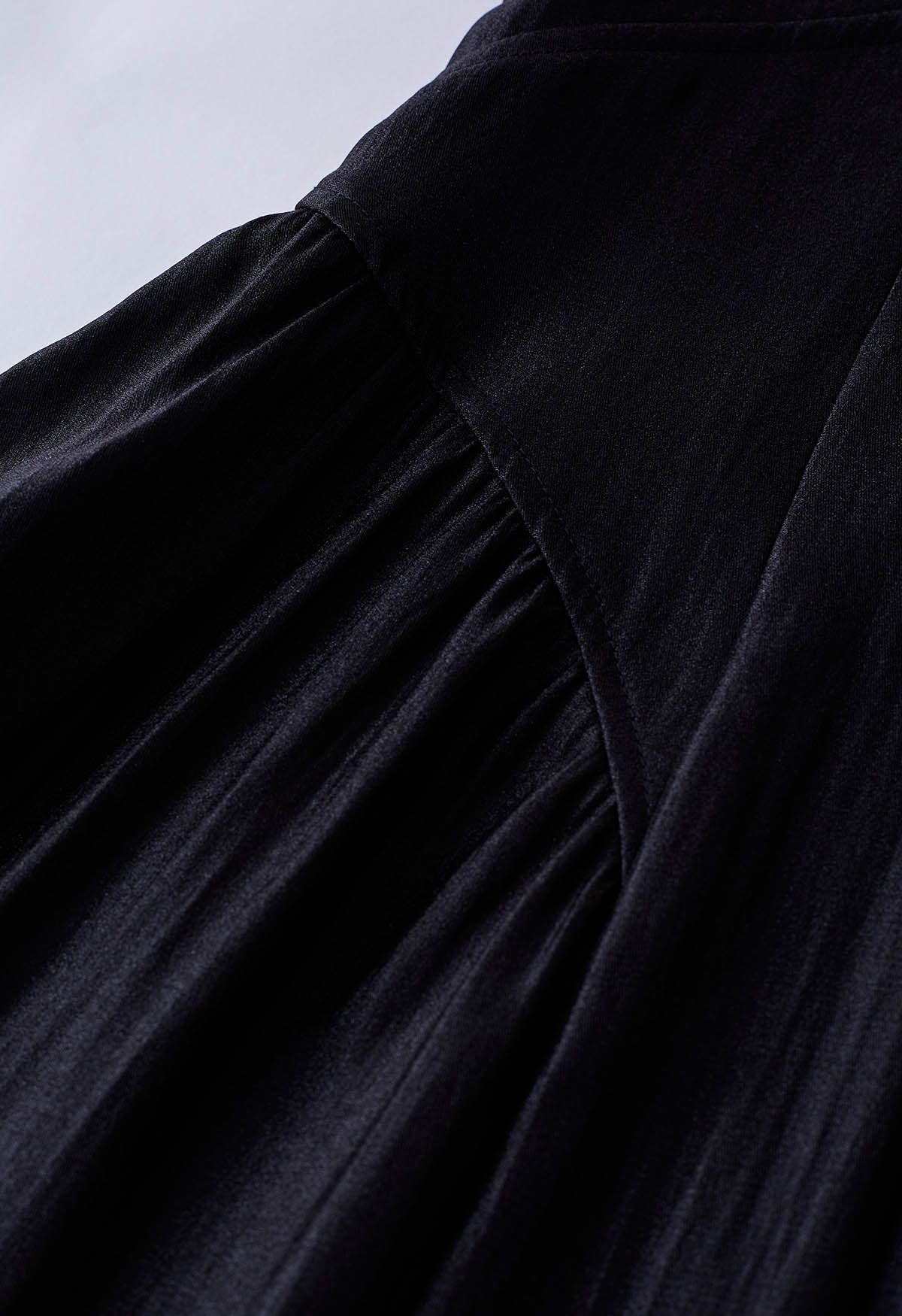 Robe caraco brillante à double cordes en noir