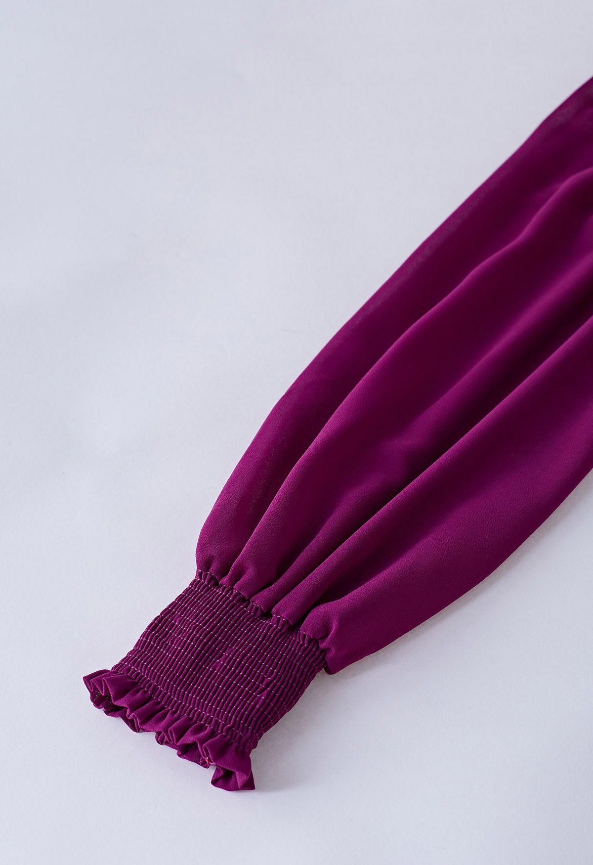 Robe longue en mousseline plissée à volants en dentelle au crochet en bordeaux
