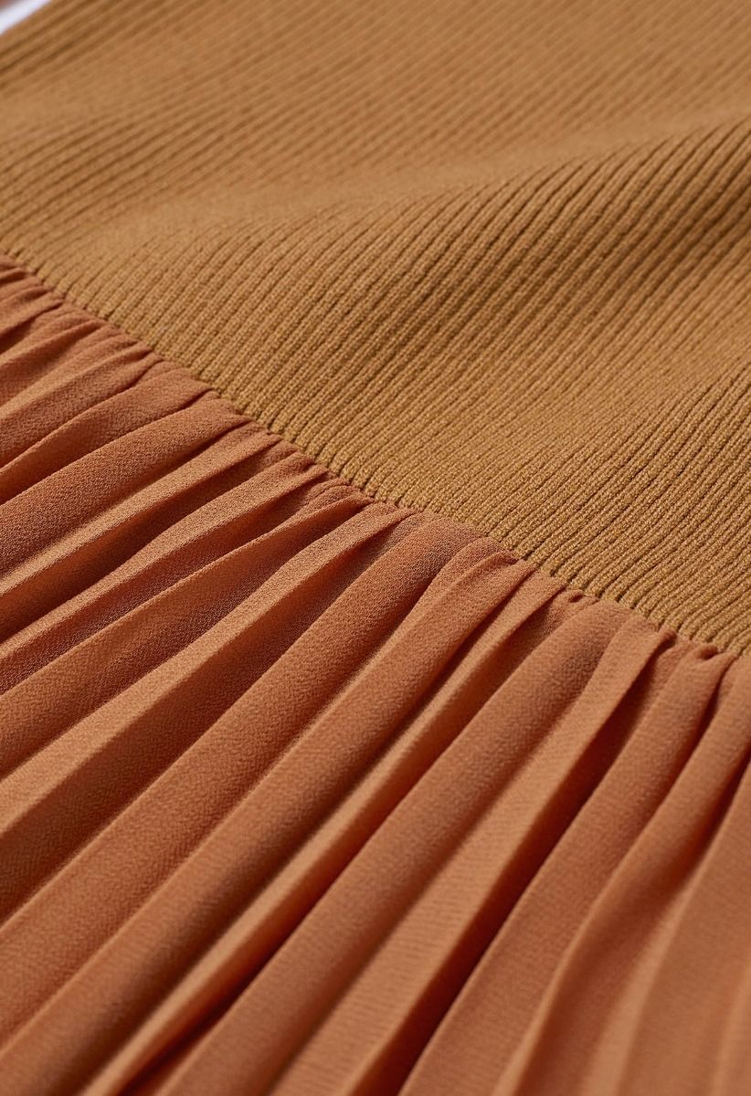 Robe mi-longue cache-cœur plissée en tricot épissé à nouer en caramel