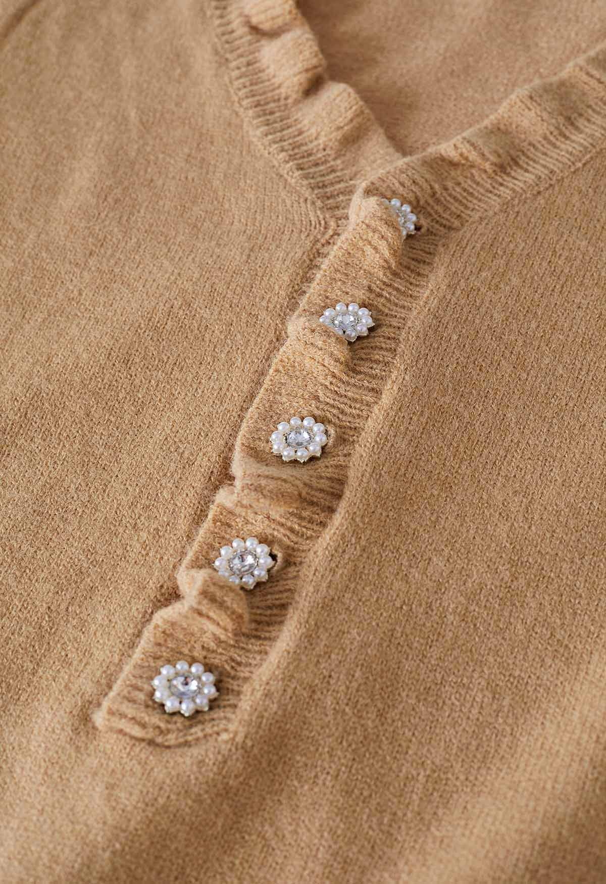 Pull en tricot boutonné sur le devant à volants, beige