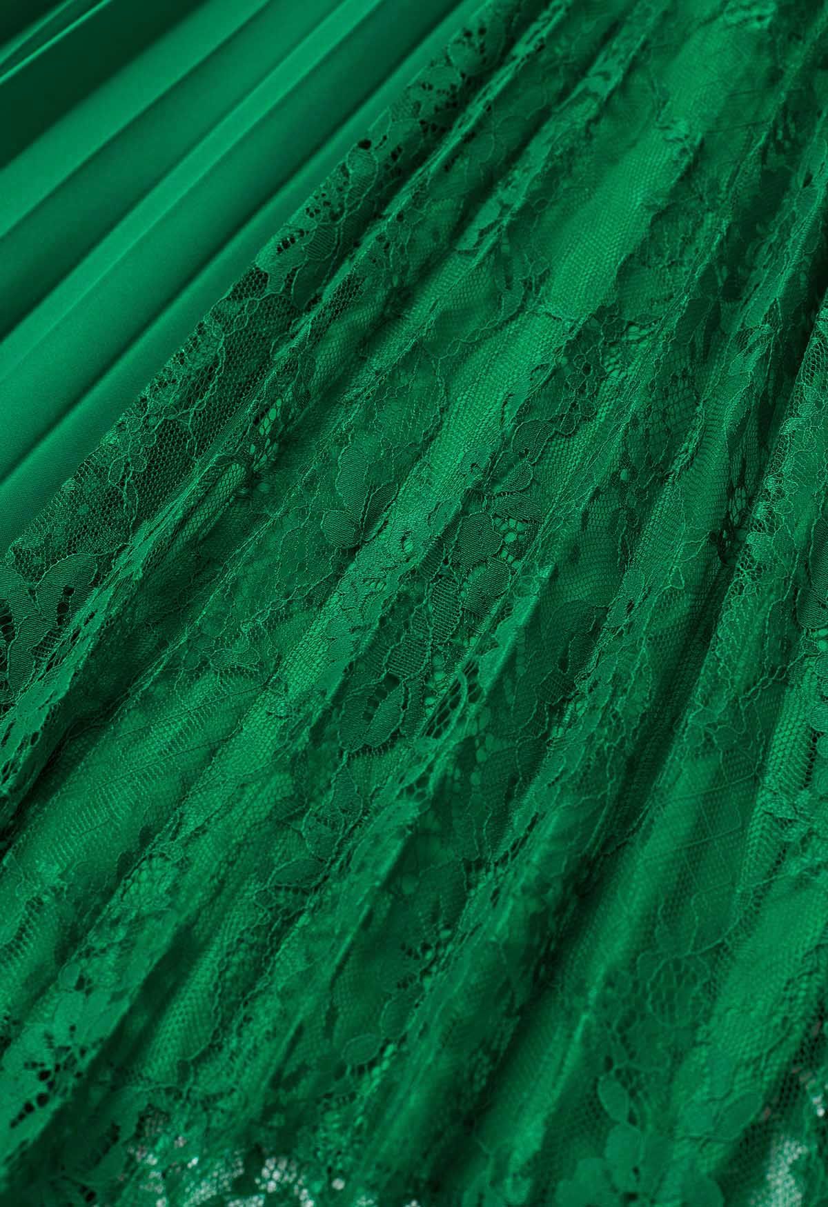 Jupe mi-longue plissée à empiècements en dentelle en vert