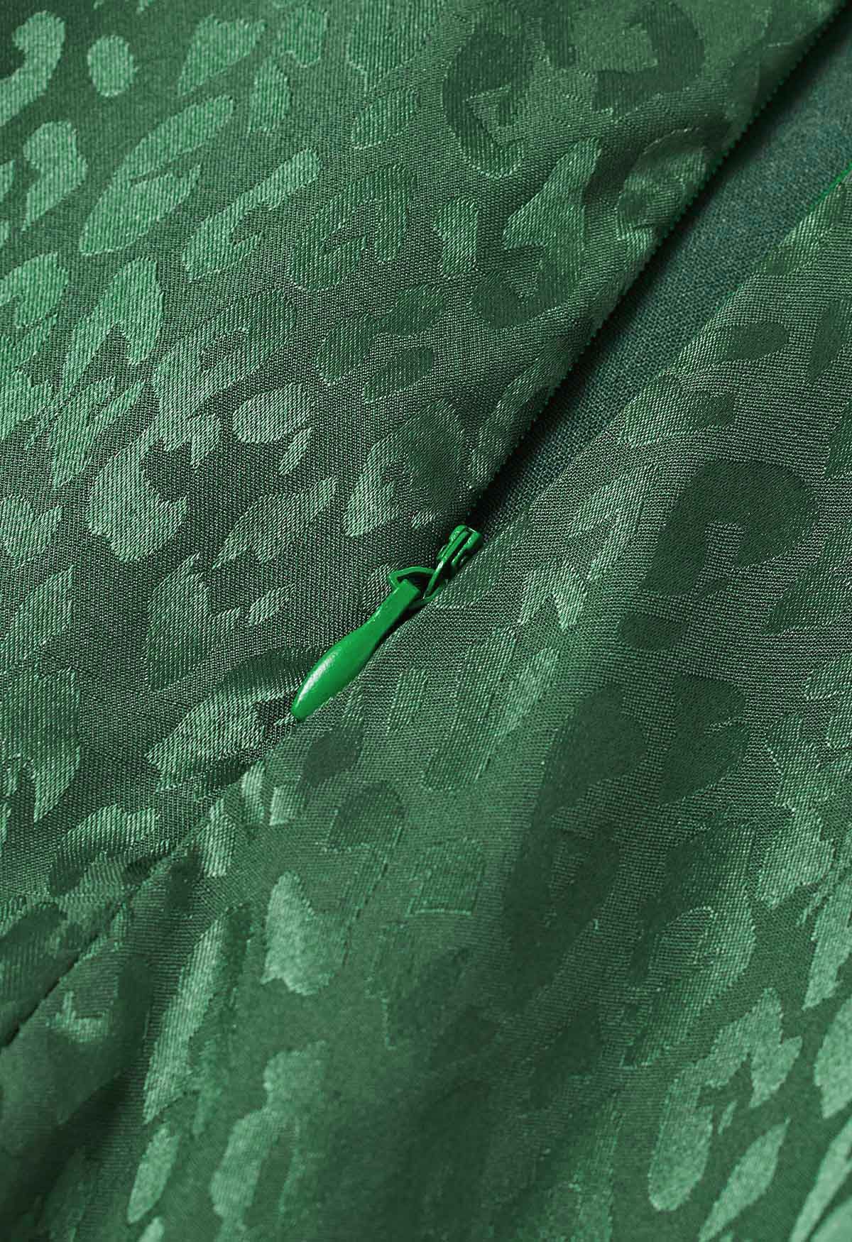 Jupe midi évasée évasée à la taille en jacquard léopard brillant en vert