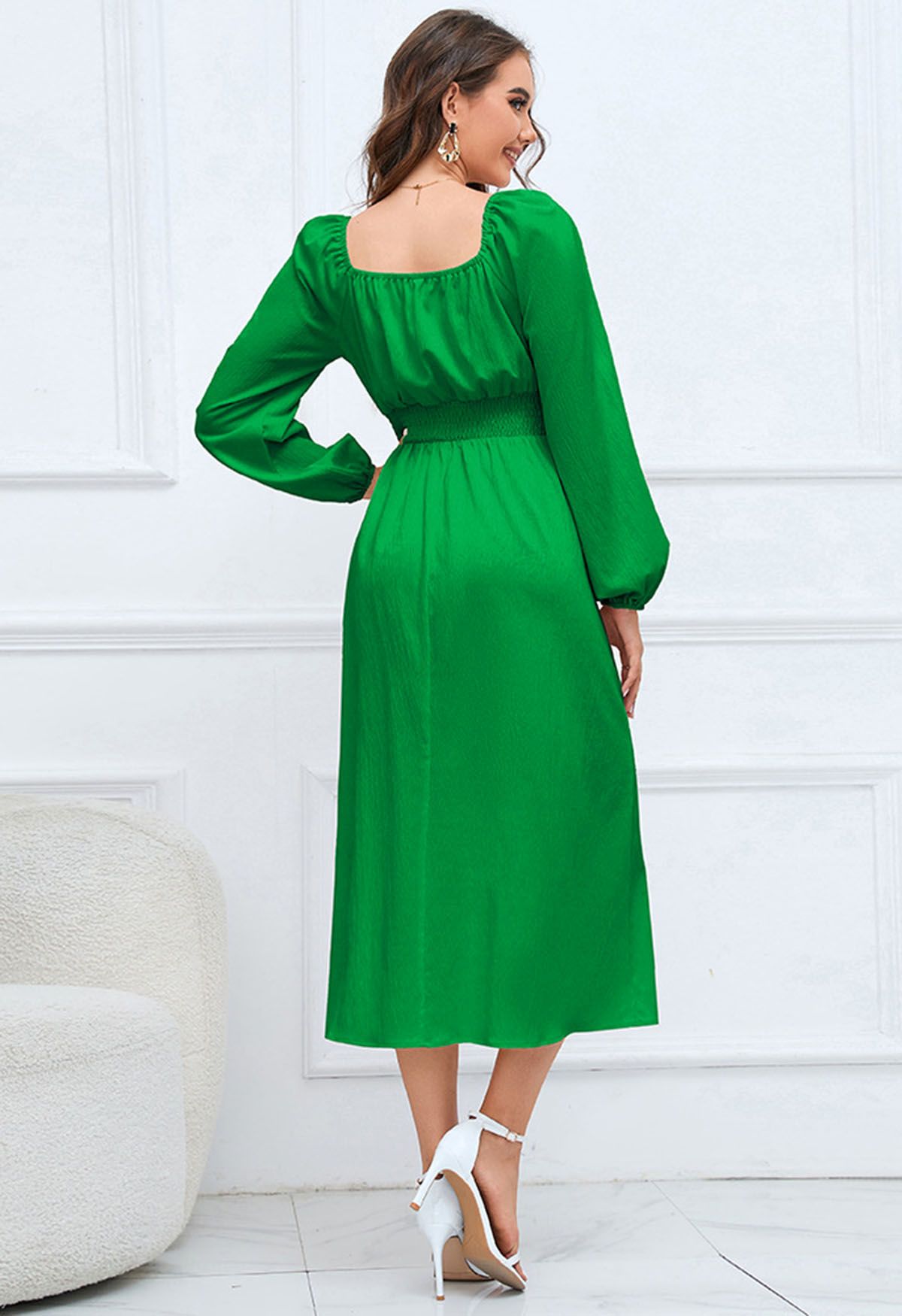 Robe mi-longue nouée sur le devant à col en cœur, vert