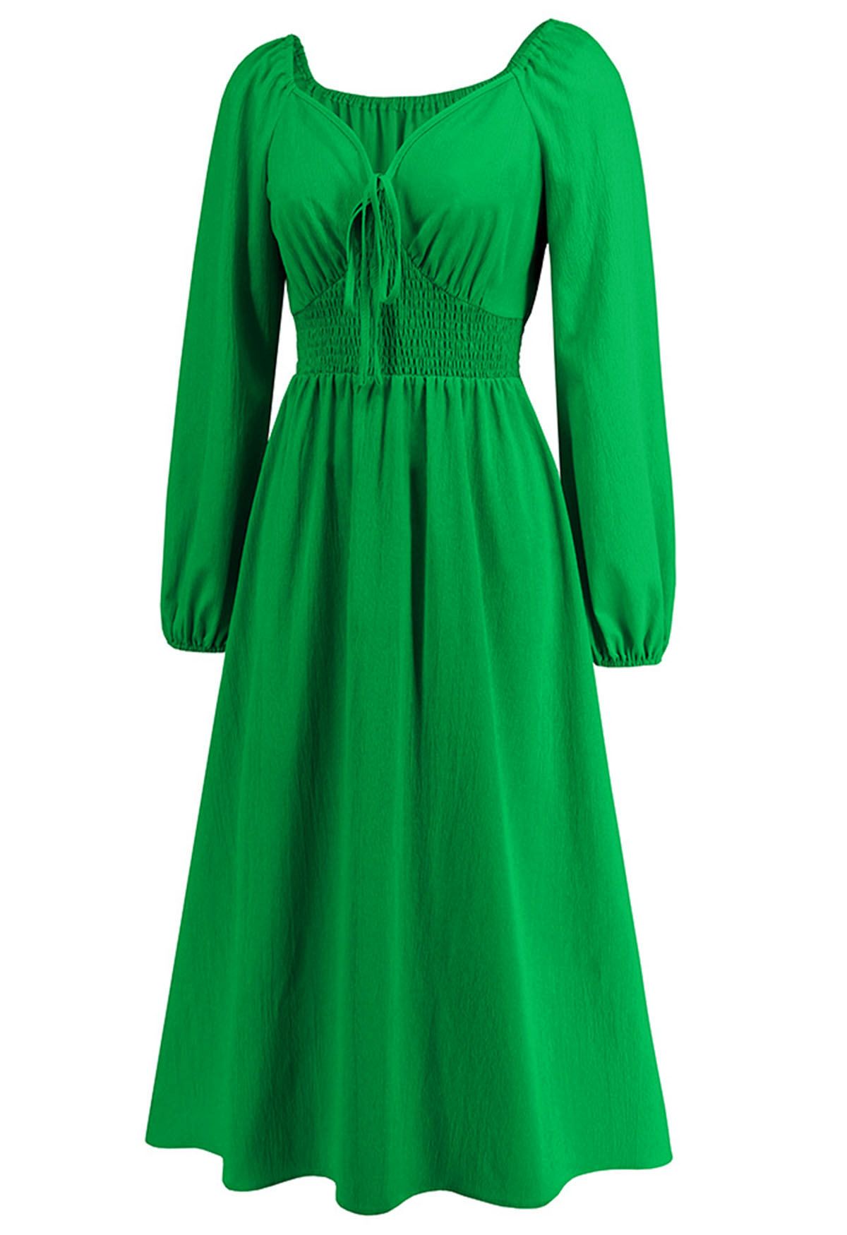 Robe mi-longue nouée sur le devant à col en cœur, vert