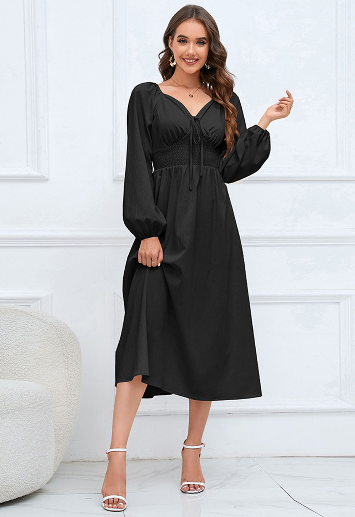 Robe midi nouée sur le devant à col en cœur en noir