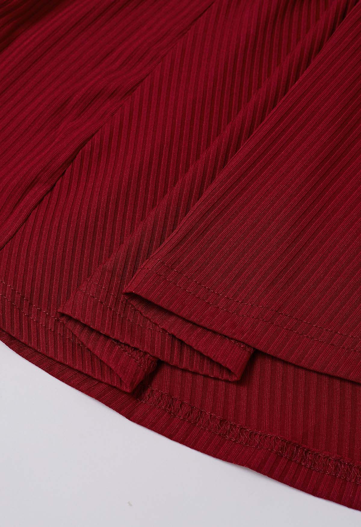 Robe sirène avec surplis et lien à la taille en rouge