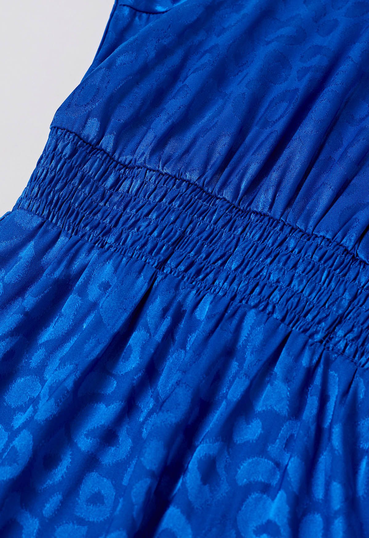 Robe longue à volants en jacquard léopard brillant en indigo