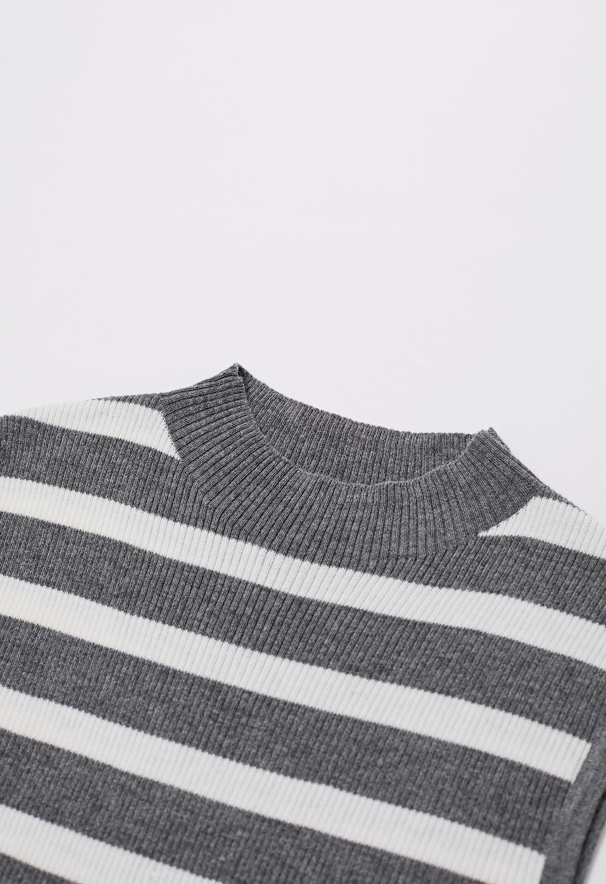 Haut en tricot sans manches à rayures contrastées en gris