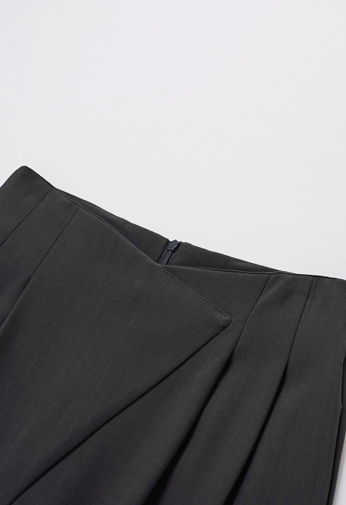 Pantalon droit plissé à taille croisée en fumée