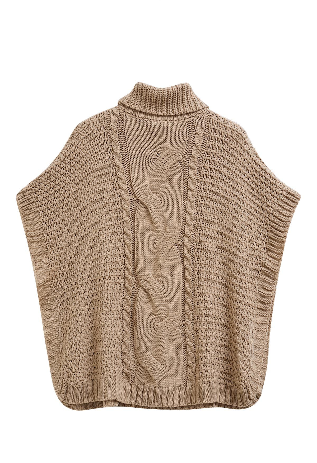 Poncho en tricot torsadé à col roulé en beige clair