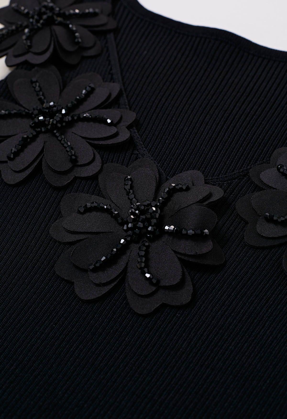 Haut en tricot épissé à manches bulles et col en V avec fleurs perlées en noir