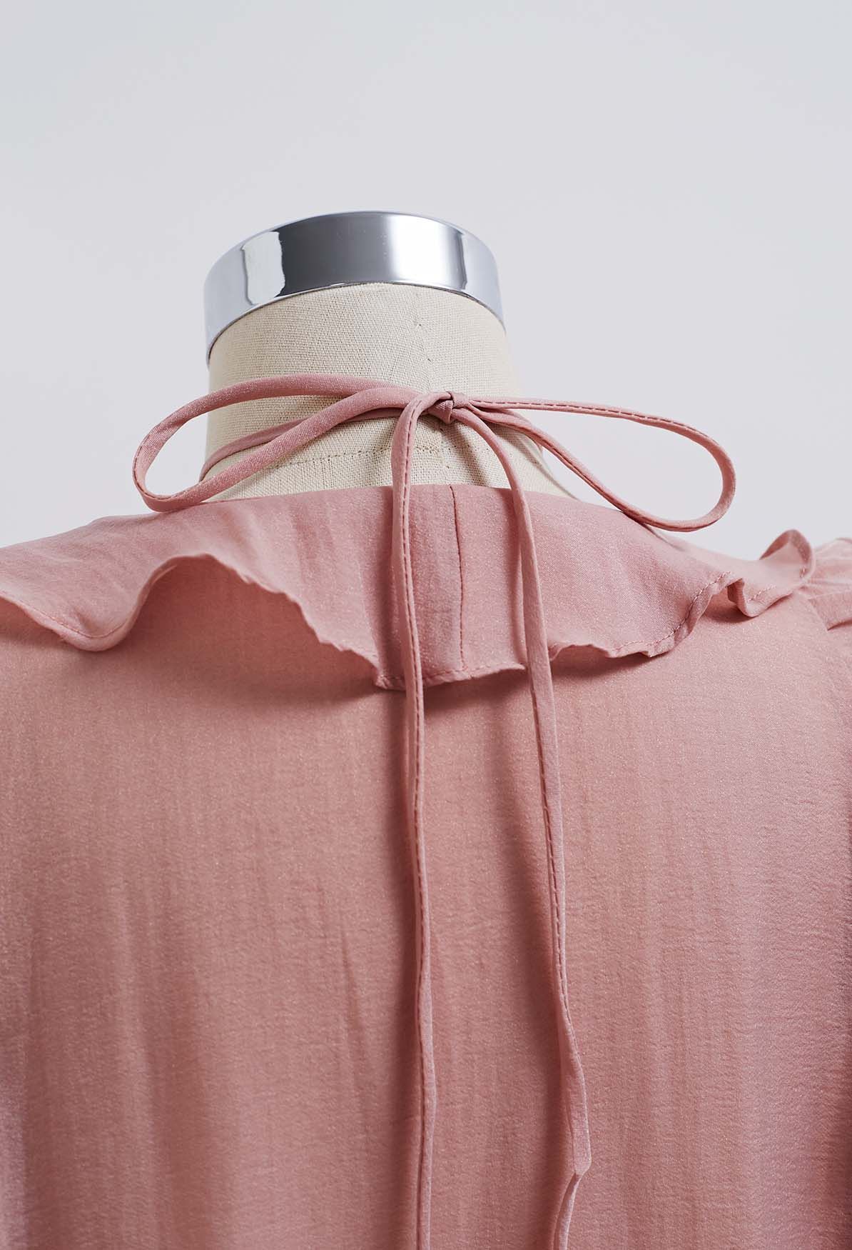 Collier ras de cou à fleurs, chemise à volants en rose
